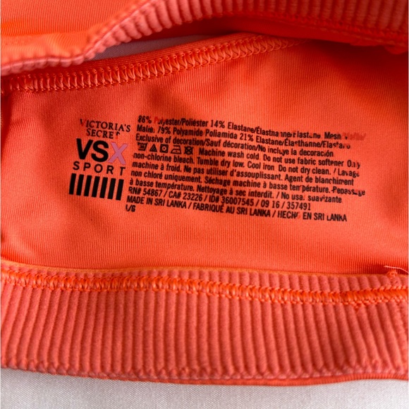 Victoria Secret Sports Bra With Strappy Front - Picture 3 of 3